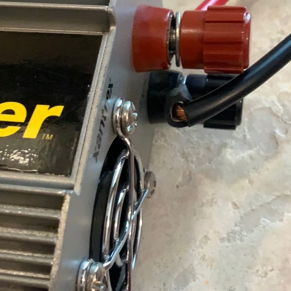 XPower Inverter 400 Plus Xantrex - Picture 8 of 9